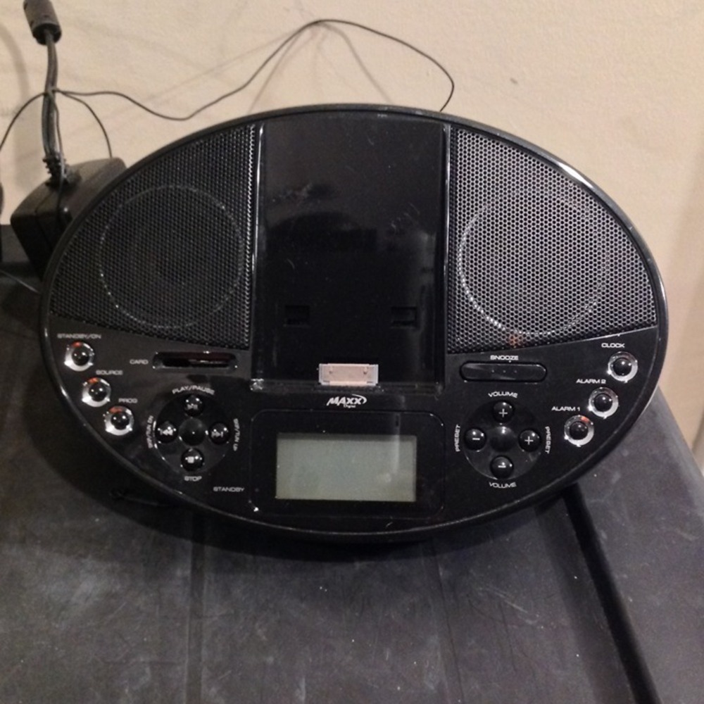 Maxx Digital iPod Docking Station with Speakers
